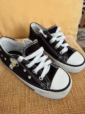 Snoopy Girls Black Canvas Lace-Up Sneakers Snoopy & Daisies Bird Accent size 10